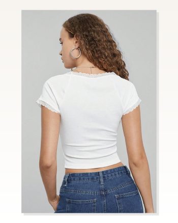 Kadın Zarif Dokunuş Beyaz Göğsü ve Kolları Dantelli Fiyonklu Kısa Kol Crop Top Bluz