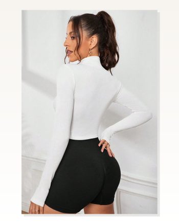Kadın Zarif Dokunuş Beyaz Uzun Kol Fermuarlı Parmak Geçme Detaylı Dik Yaka Crop Top Bluz