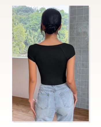 Kadın Zarif Dokunuş Siyah Kare Yaka Yarım Kol Göğüs Dekolteli Crop Top Bluz
