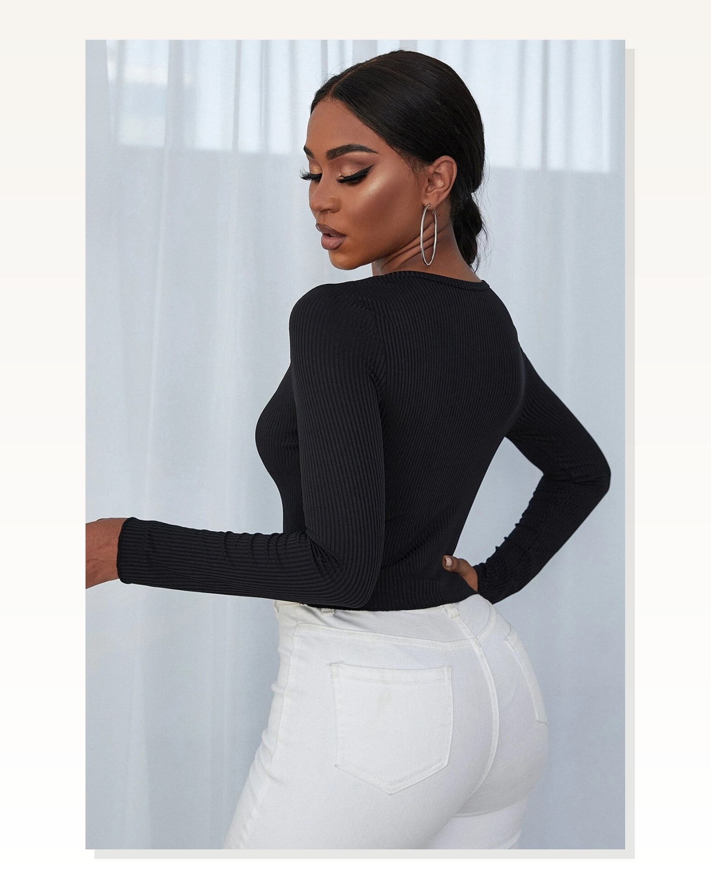 Kadın Zarif Dokunuş Siyah Uzun Kollu Düğmeli Göğüs ve Göbek Dekolteli Crop Top Bluz Marketplace blank
