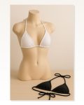 Kadın Modern Stil Siyah ve Beyaz Minimal Kesim Üçgen Bikini Üstü Marketplace