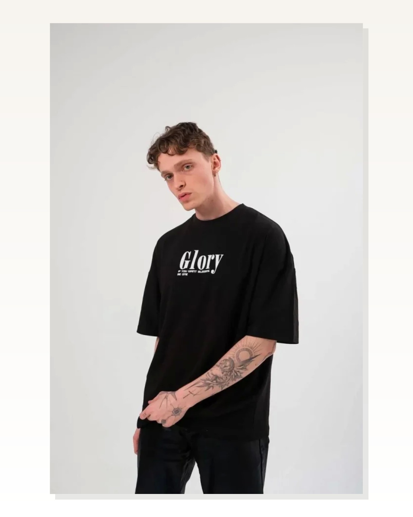 Baskılı Unisex Beyaz Retro Futurist Tasarım Tişört Marketplace blank