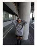 Uzun Kol Kapşonlu Göğüs Baskılı Sweatshirt Gri