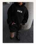 Uzun Kol Kapşonlu Göğüs Baskılı Sweatshirt Siyah