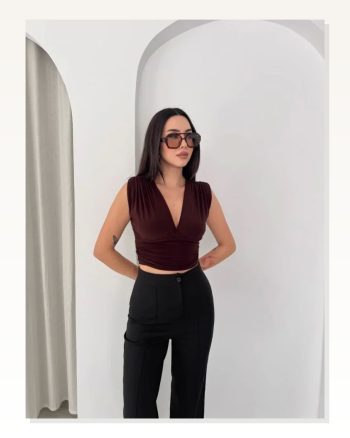 Vatkalı Kolsuz V Yaka Drapeli Crop Bluz Likralı Fit Kahverengi
