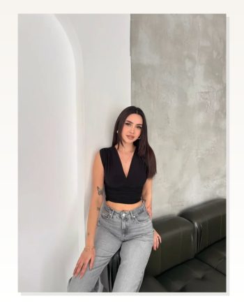 Vatkalı Kolsuz V Yaka Drapeli Crop Bluz Likralı Fit Siyah